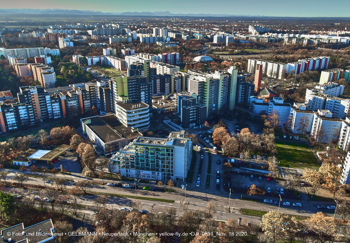 18.11.2020 - Marx-Zentrum und Wohnanalge Karl-Marx-Ring 52-62 in Neuperlach